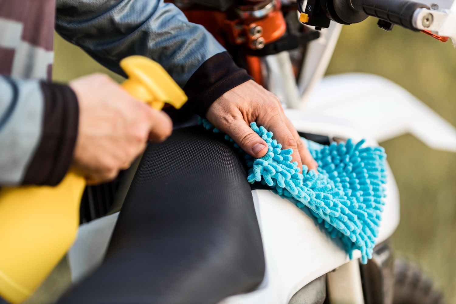 Professional cleaning and detailing with microfiber mitt