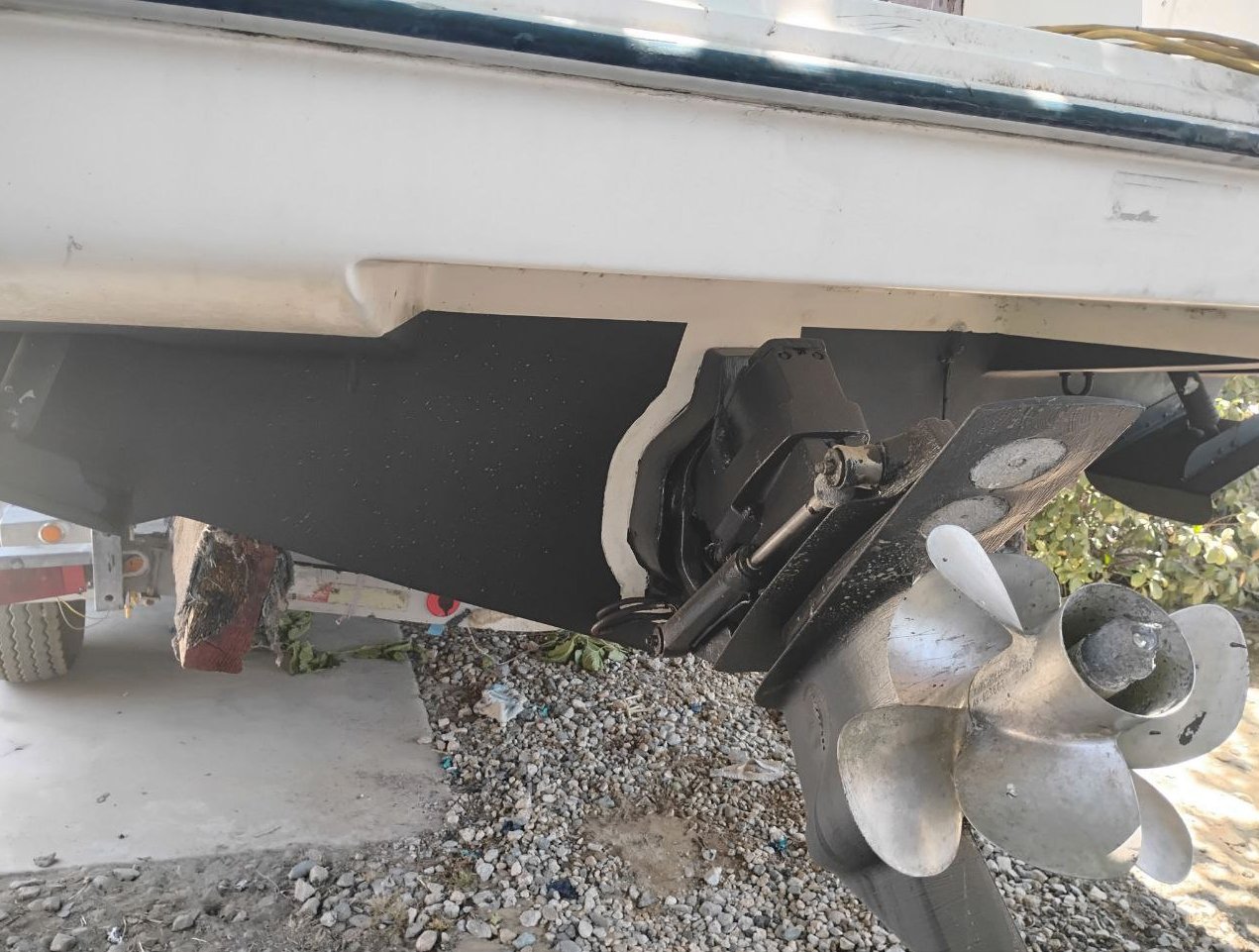 Boat bottom after cleaning - clean hull with fresh anti-fouling paint